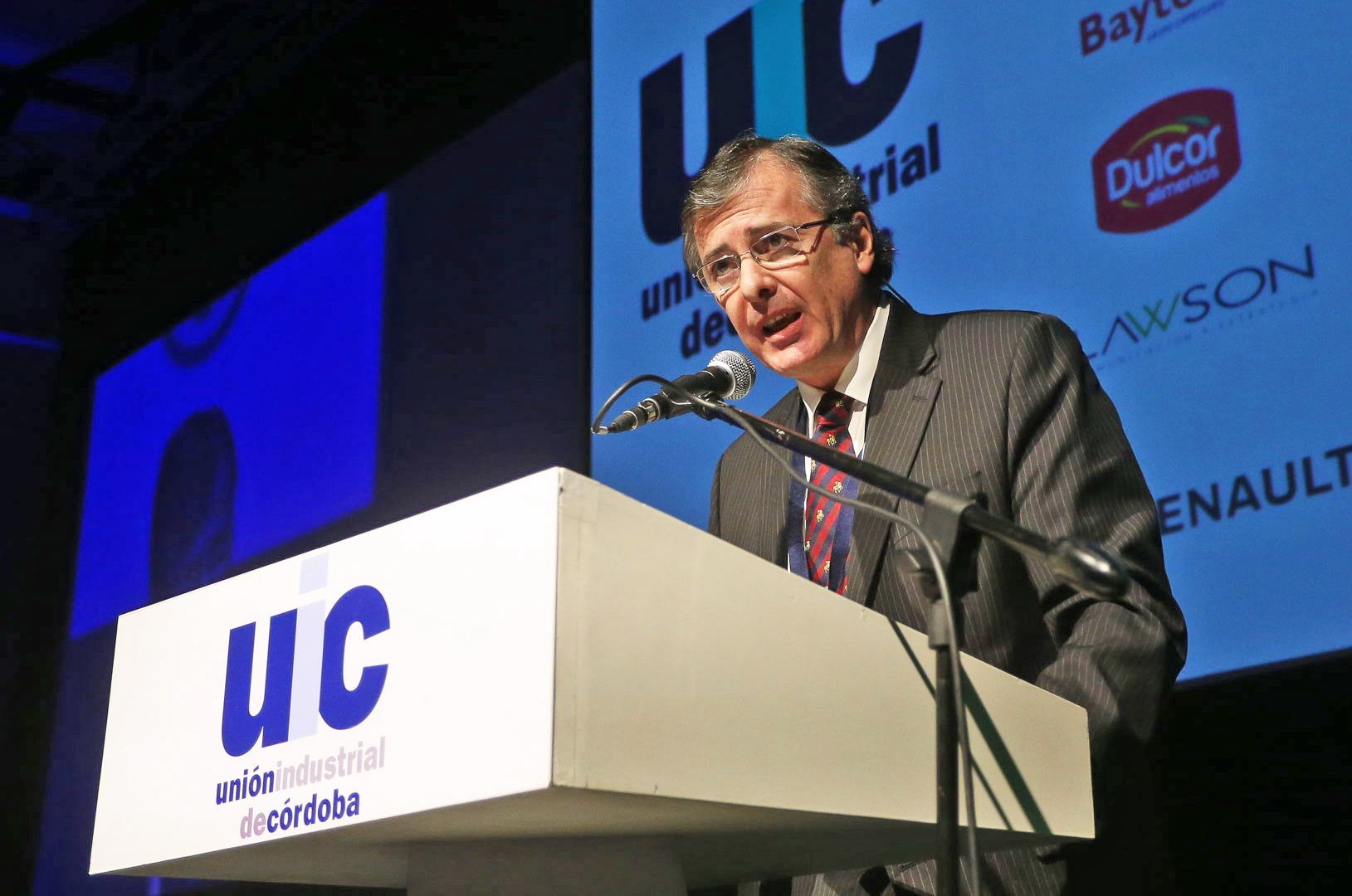 ARGENTINA, Cordoba: Adrian Kaufmann, vicepresidente de la UIA, da su discurso de cierre del Octavo Coloquio Industrial de la Union Industrial de Cordoba en el Hotel Sheraton de Cordoba, el 29 de Julio de 2015. LA NACION / Diego Lima