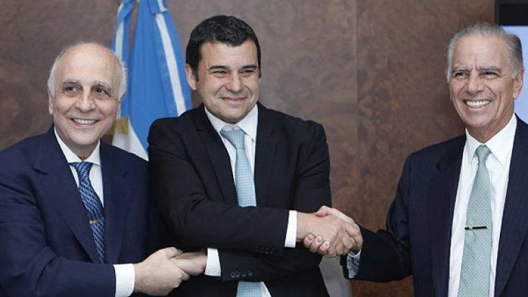 Miguel Galuccio, ex presidente de YPF, con Carlos y Alejandro Bulgheroni.