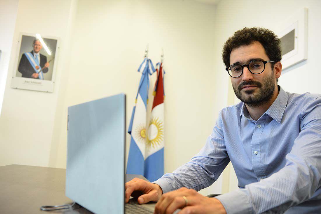 Cordobesismo, conectividad, curroactividad, Clarin, Magnetto