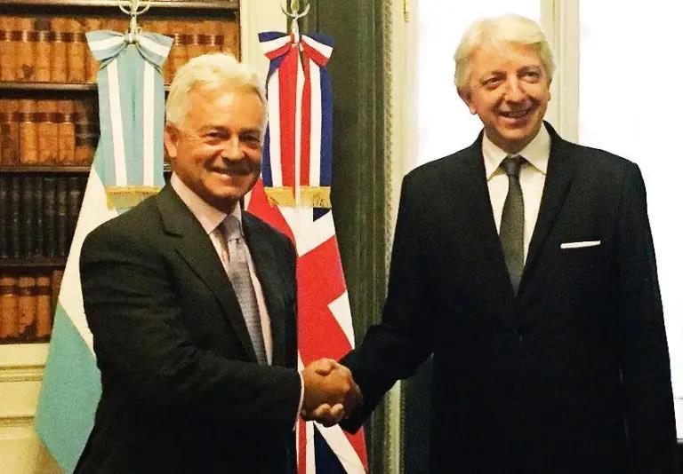 Carlos Foradori, ebrio o dormido, Duncan, Cancillería, Malvinas, Vuelos, Hidrocarburos