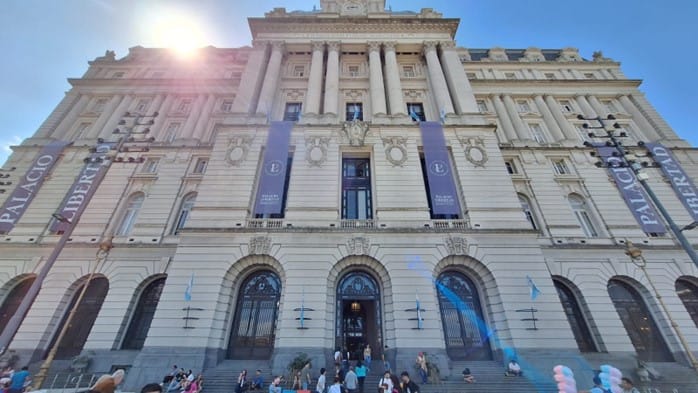 DNUs la joda loca: Milei le hace fuck you al Congreso y a la Corte Suprema