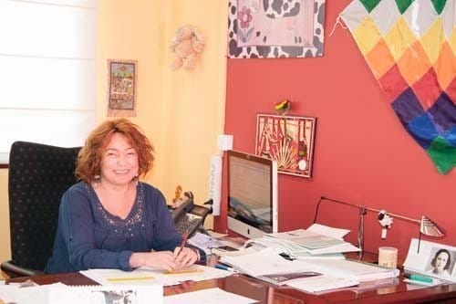 El alegre viaje a España de la decana de la FCC Parisi con su marido Barraco de los SRT, costeado por la UNC