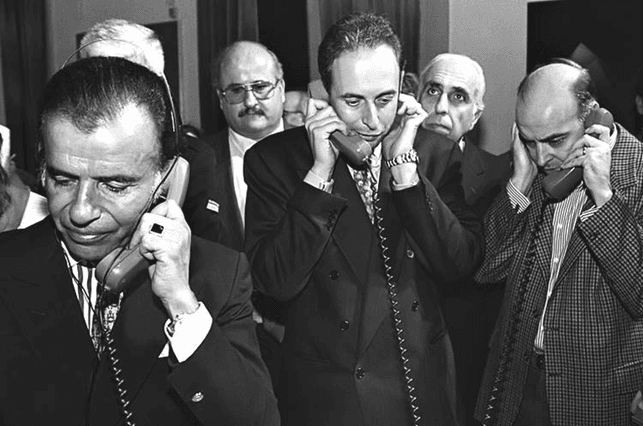 Manzano coronado ¿el árbol? No el ministro del Interior menemista que robaba para la corona