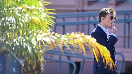 La motosierra de Milei metió a los medios tradicionales en una licuadora, pero Santiago Caputo tiene caja para operaciones