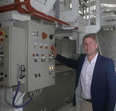 Bersano dentro de la planta elaboradora de pastas. Foto de archivo.