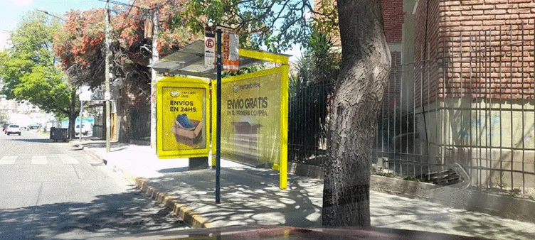 Parada de colectivo explotada por Braver S.A.