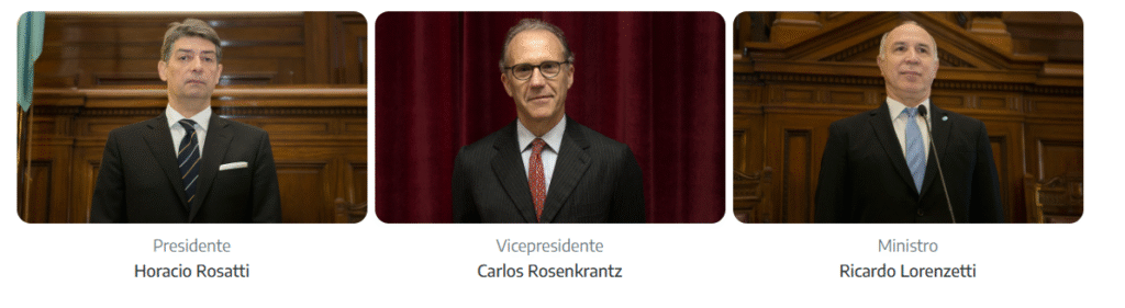 Los tres cortesanos, según la página web de la Corte.