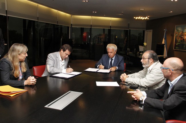 Ramón Mestre, Gabriela Faustinelli, esposa de Gustavo Vanolli, De la Sota y Fabián López.